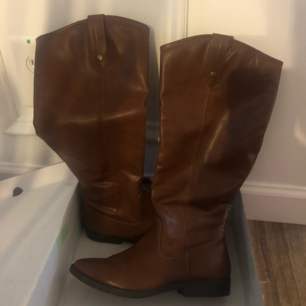Rampage size 7 boots